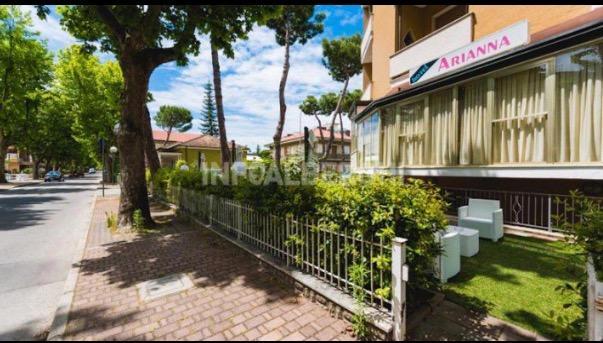 Hotel Arianna Pinarella Extérieur photo